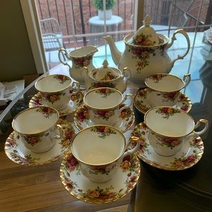 Royal Albert Old Country Roses Tea Service 17 piece England